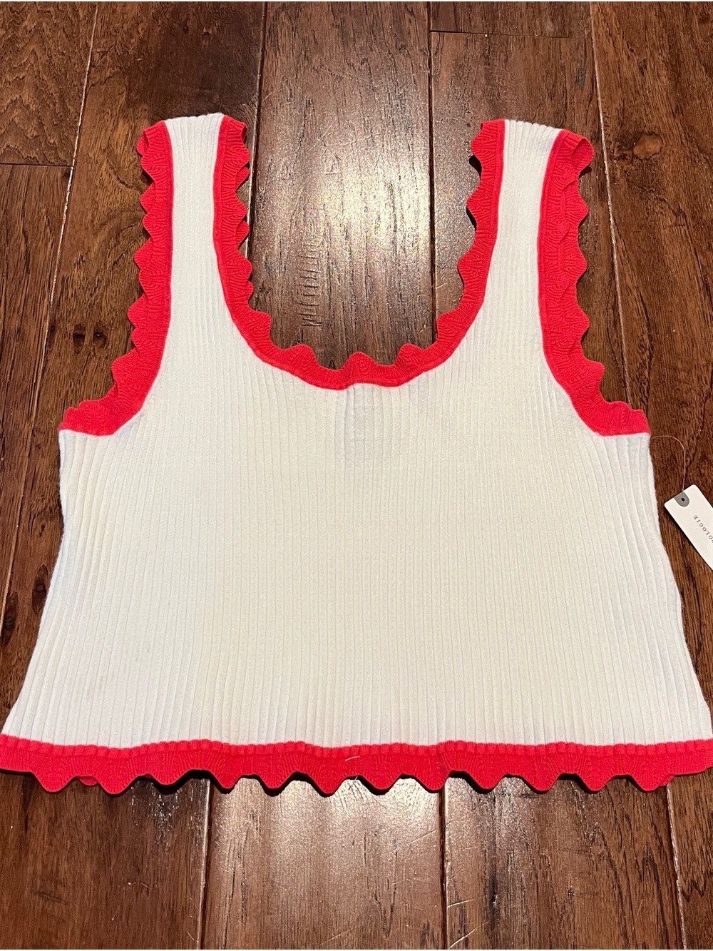 Maeve White Ribbed Cropped Tank with Pink/Red Scallop Trim